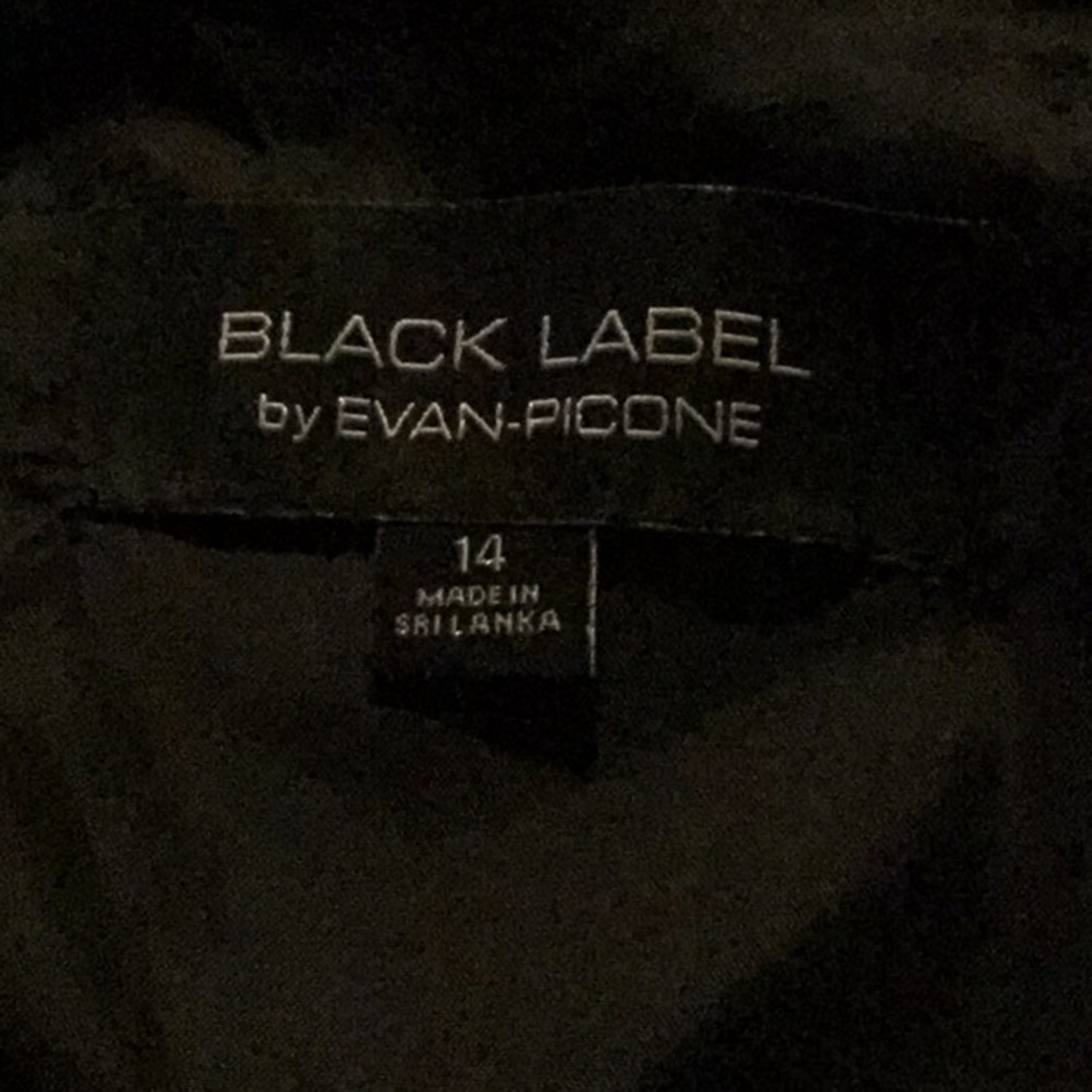 ~BLACK SLEEVELESS DRESS W LACE DETAIL AND SASH~. - Picture 4 of 12